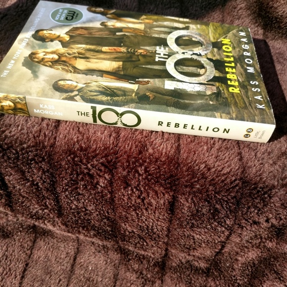 New "The 100 Rebellion" Paperback Book - Picture 4 of 5